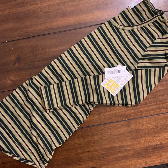 LuLaRoe Lynnae Long-sleeve T - Picture 1 of 5